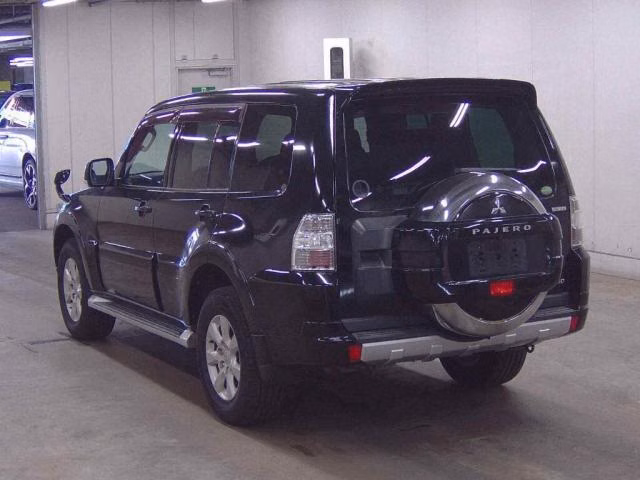 MITSUBISHI PAJERO