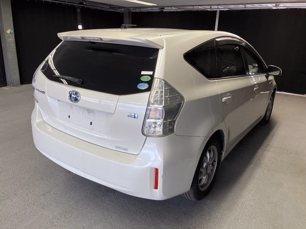 TOYOTA PRIUS ALPHA