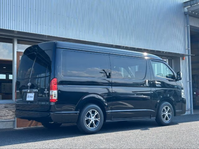 TOYOTA HIACE