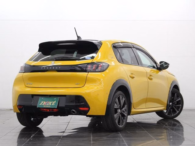 PEUGEOT 208