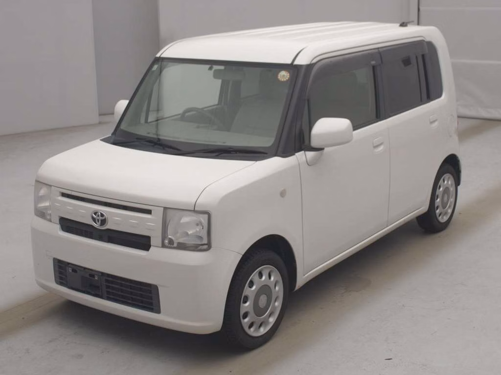 TOYOTA PIXIS SPACE