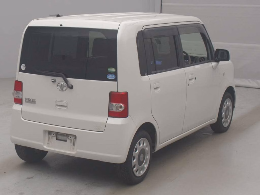 TOYOTA PIXIS SPACE