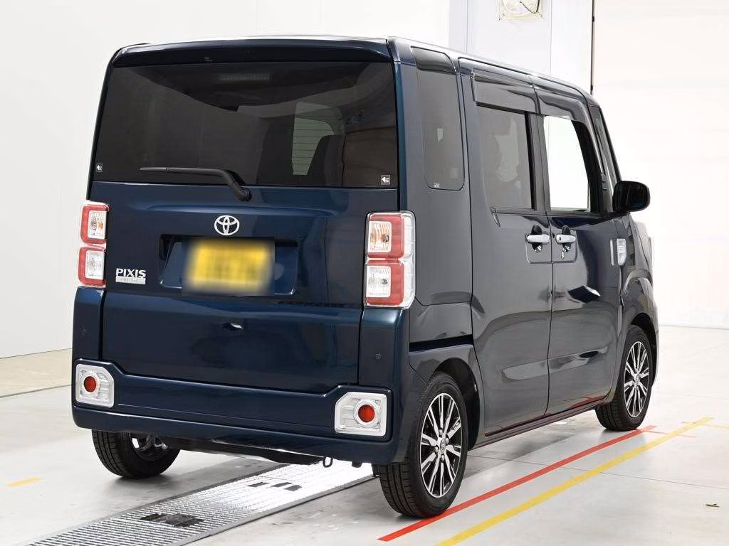 TOYOTA PIXIS MEGA