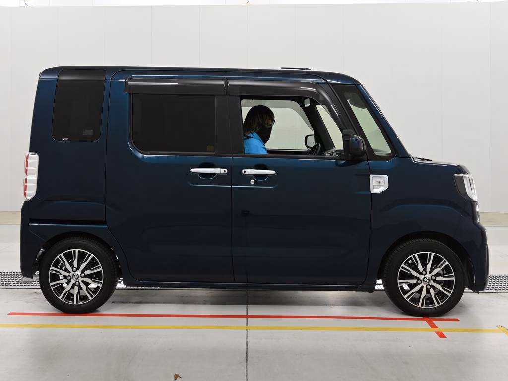 TOYOTA PIXIS MEGA