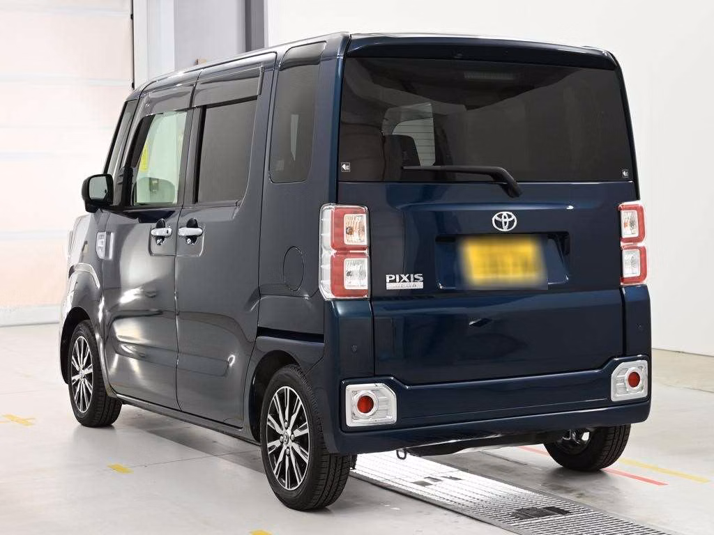 TOYOTA PIXIS MEGA