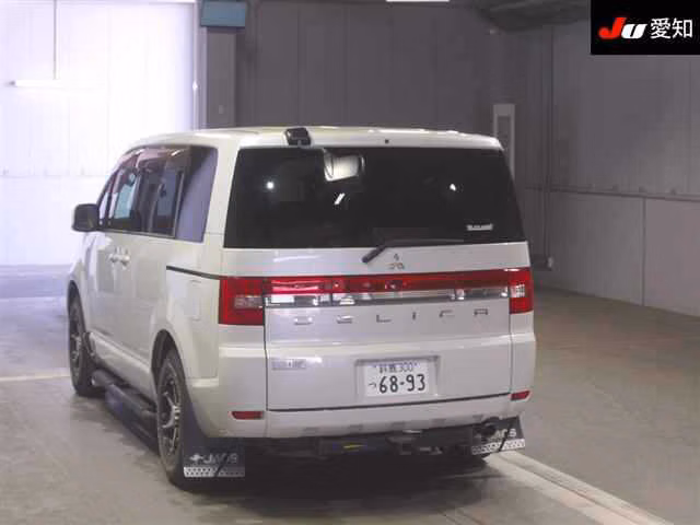 MITSUBISHI DELICA D:5