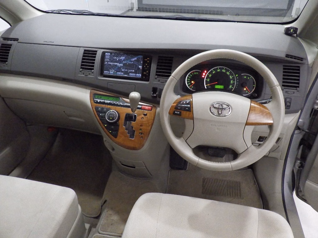 TOYOTA ISIS