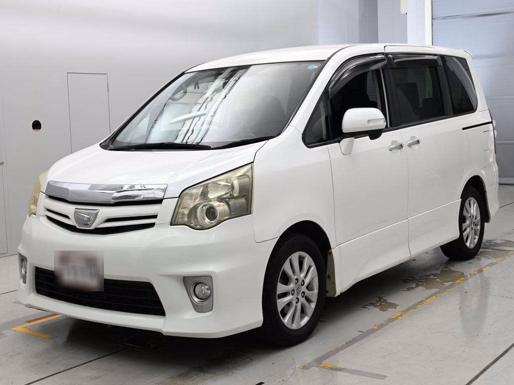 TOYOTA NOAH