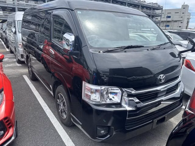 TOYOTA HIACE