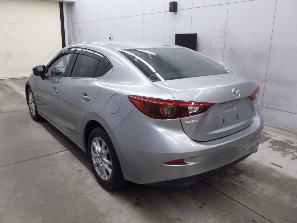 MAZDA AXELA