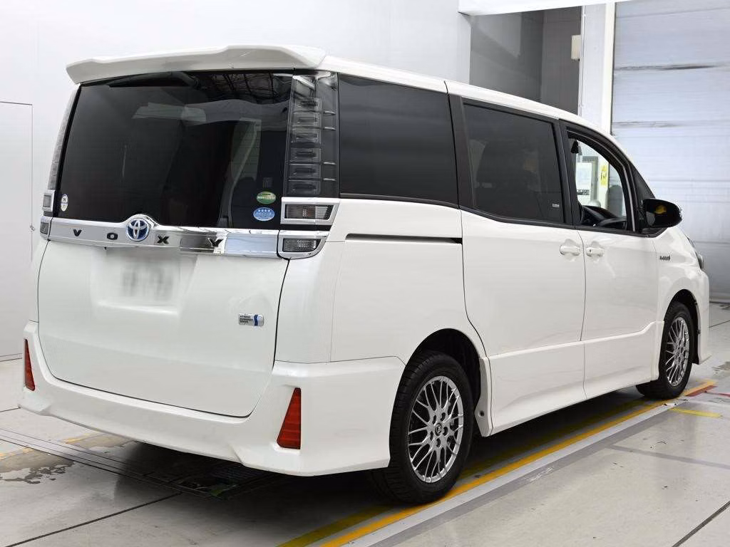 TOYOTA VOXY