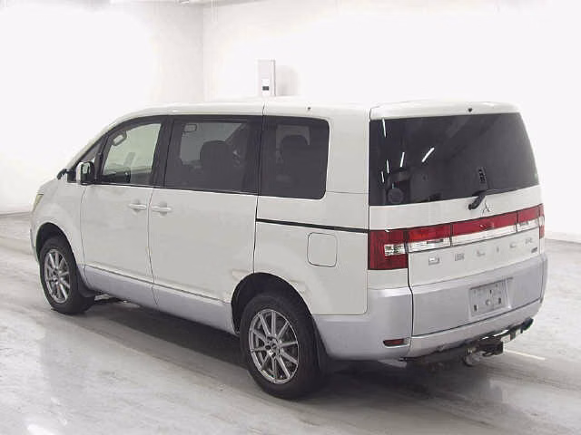 MITSUBISHI DELICA D:5