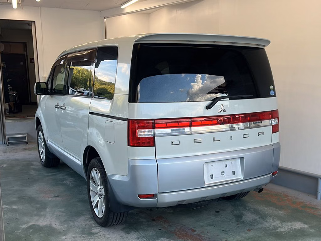 MITSUBISHI DELICA D:5