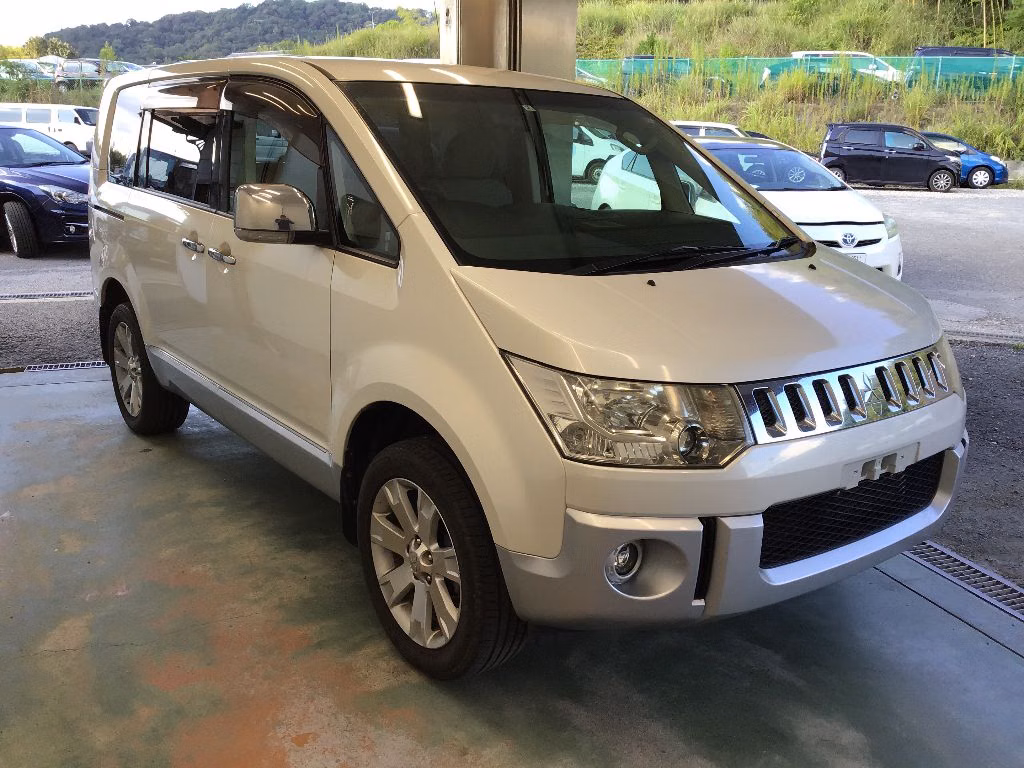 MITSUBISHI DELICA D:5