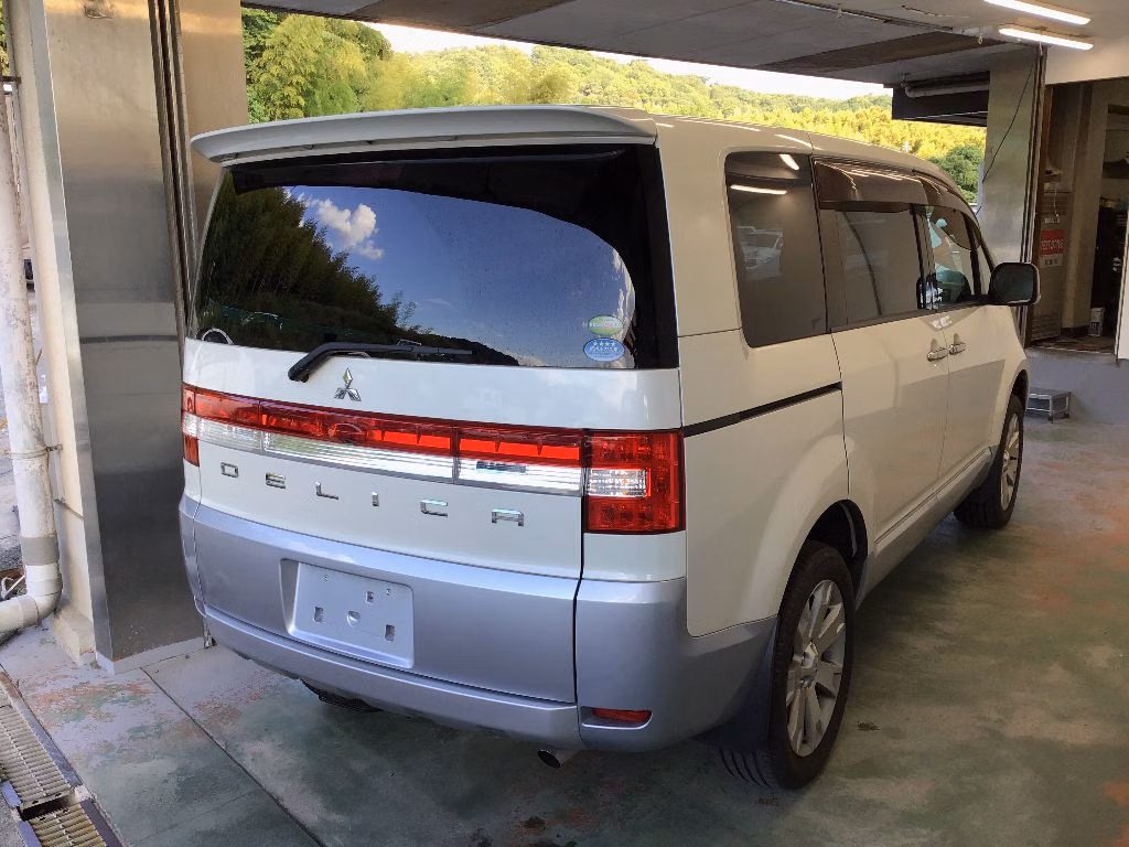 MITSUBISHI DELICA D:5
