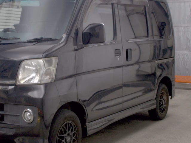 TOYOTA PIXIS VAN