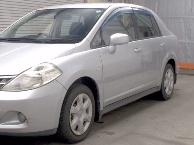NISSAN TIIDA LATIO