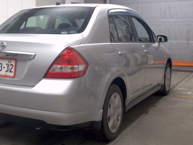 NISSAN TIIDA LATIO