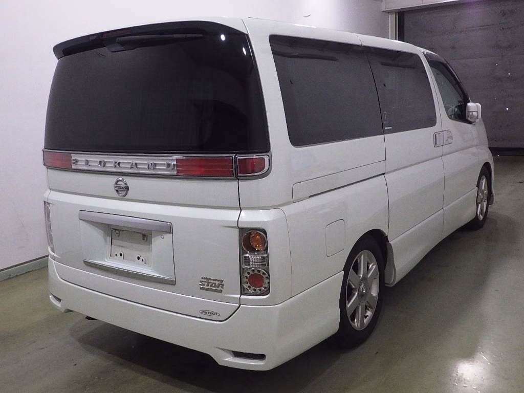 NISSAN ELGRAND