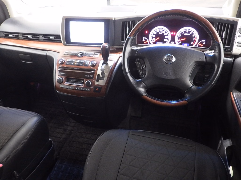 NISSAN ELGRAND