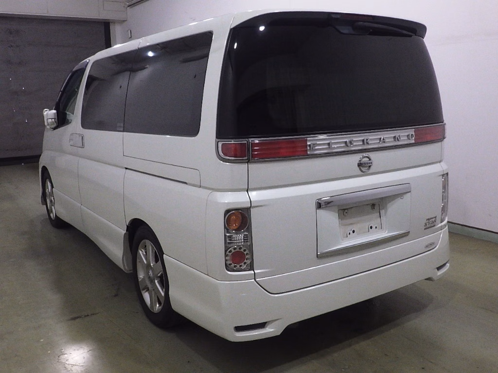 NISSAN ELGRAND