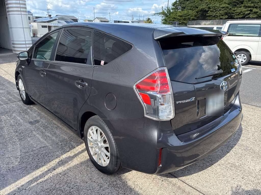 TOYOTA PRIUS ALPHA