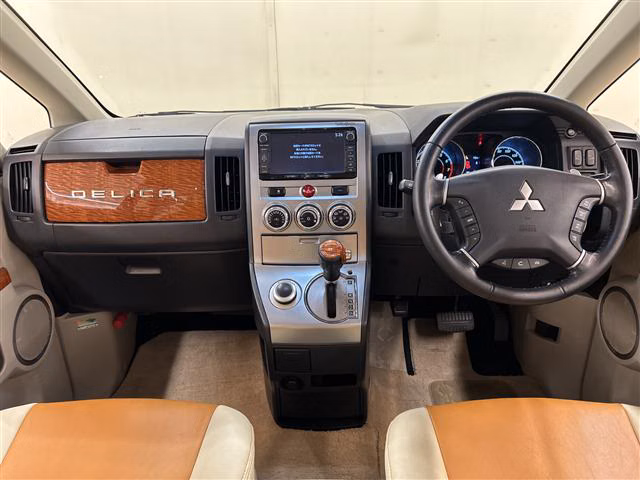 MITSUBISHI DELICA D:5