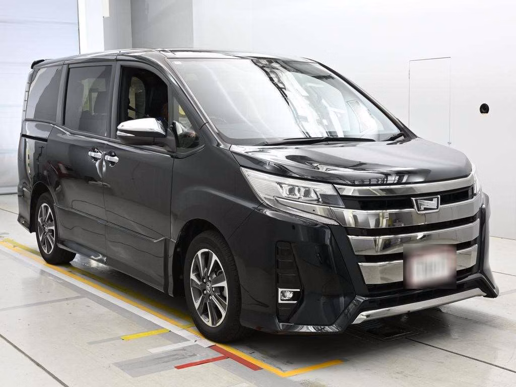 TOYOTA NOAH