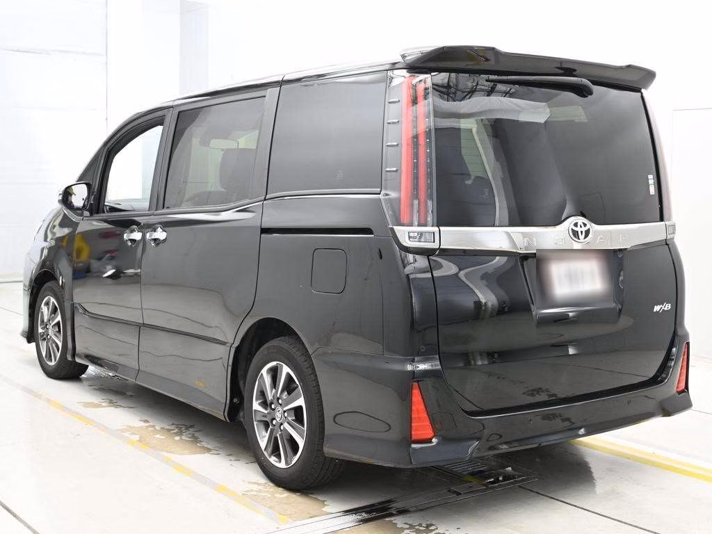 TOYOTA NOAH
