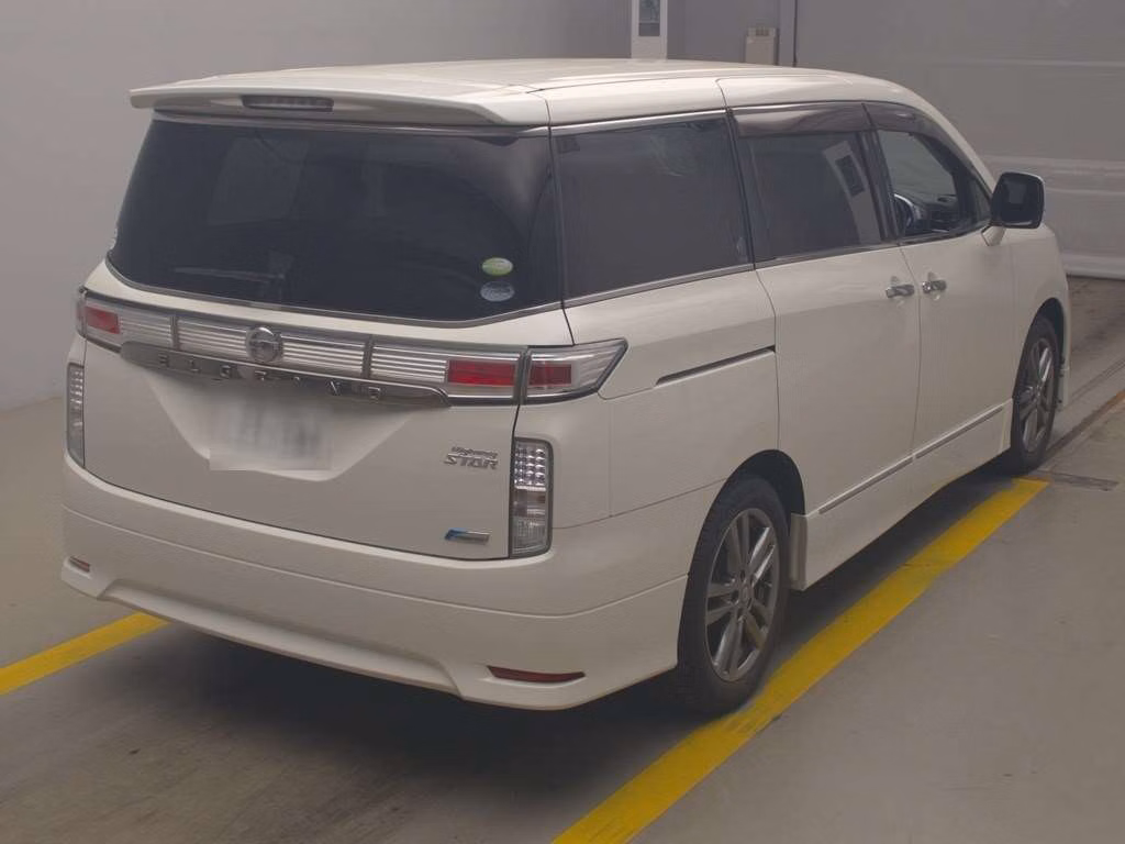NISSAN ELGRAND