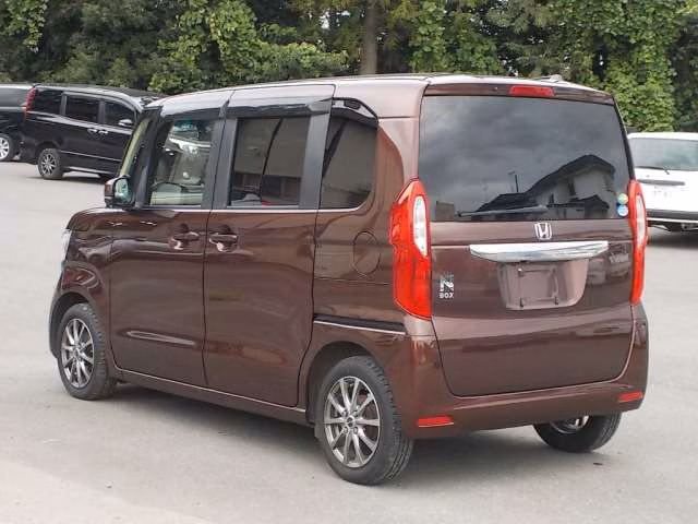 HONDA N-BOX