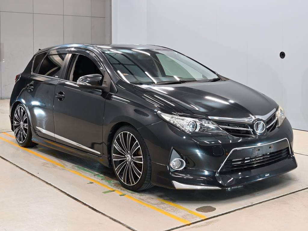 TOYOTA AURIS
