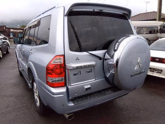 MITSUBISHI PAJERO