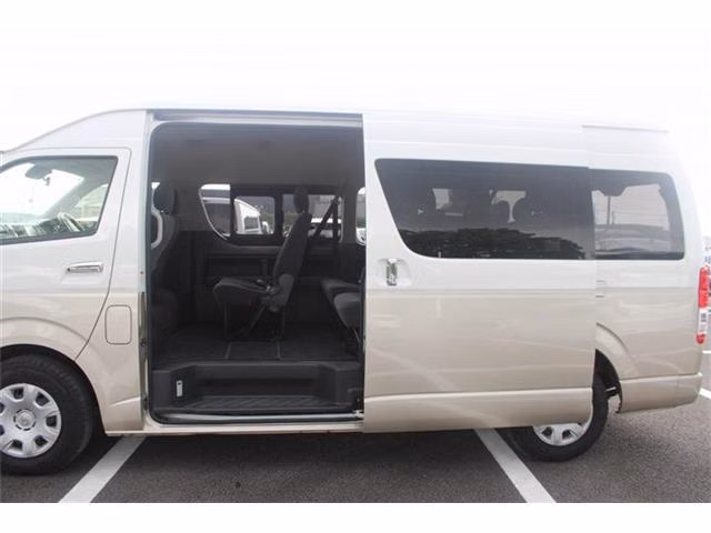 TOYOTA HIACE