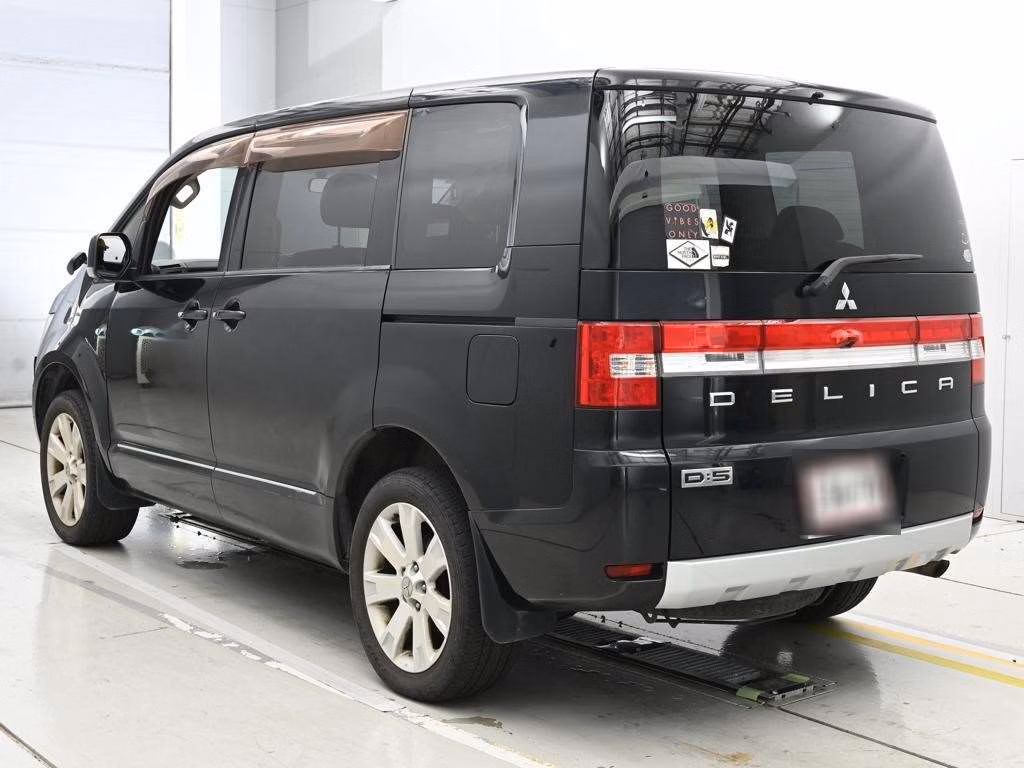 MITSUBISHI DELICA D:5