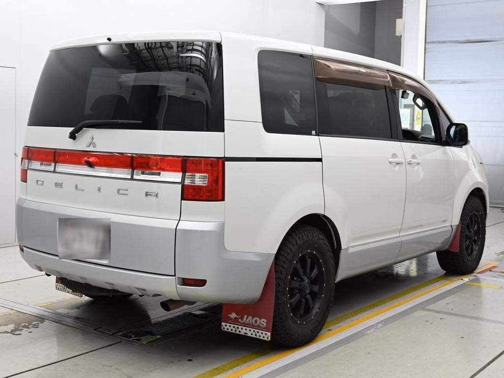 MITSUBISHI DELICA D:5