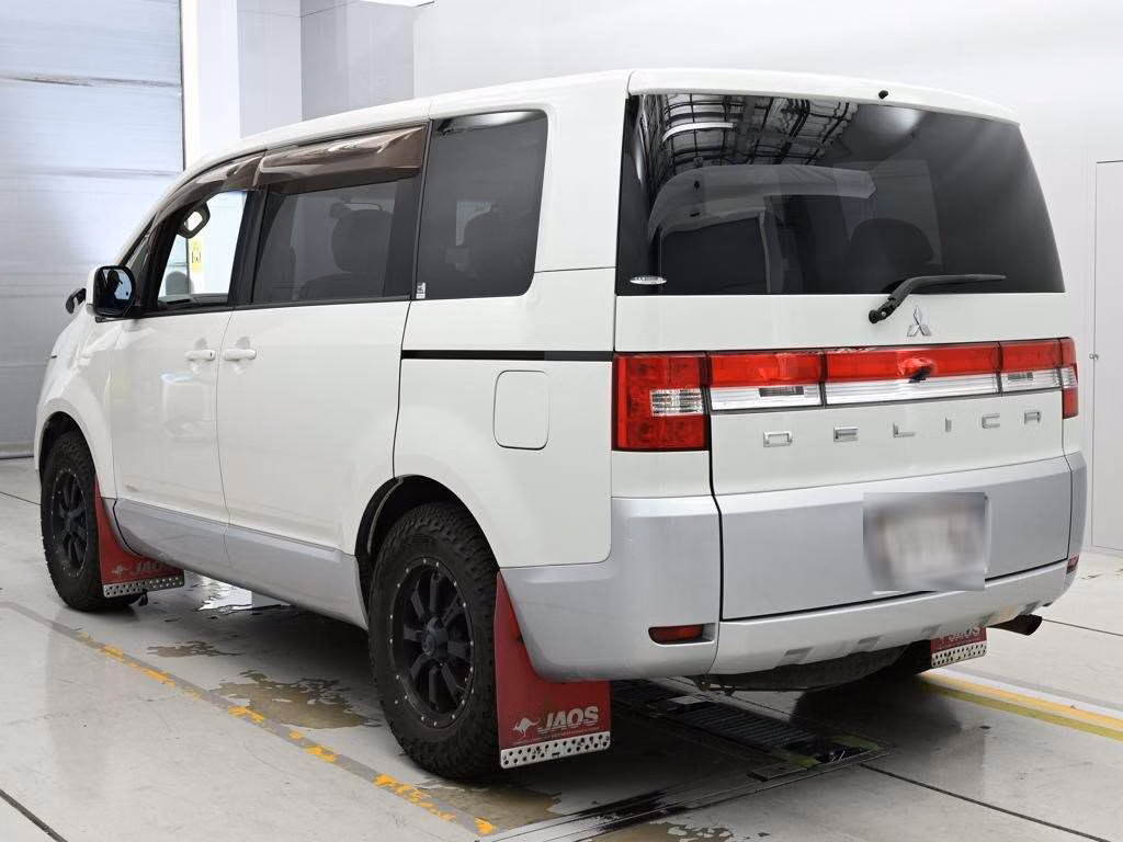 MITSUBISHI DELICA D:5