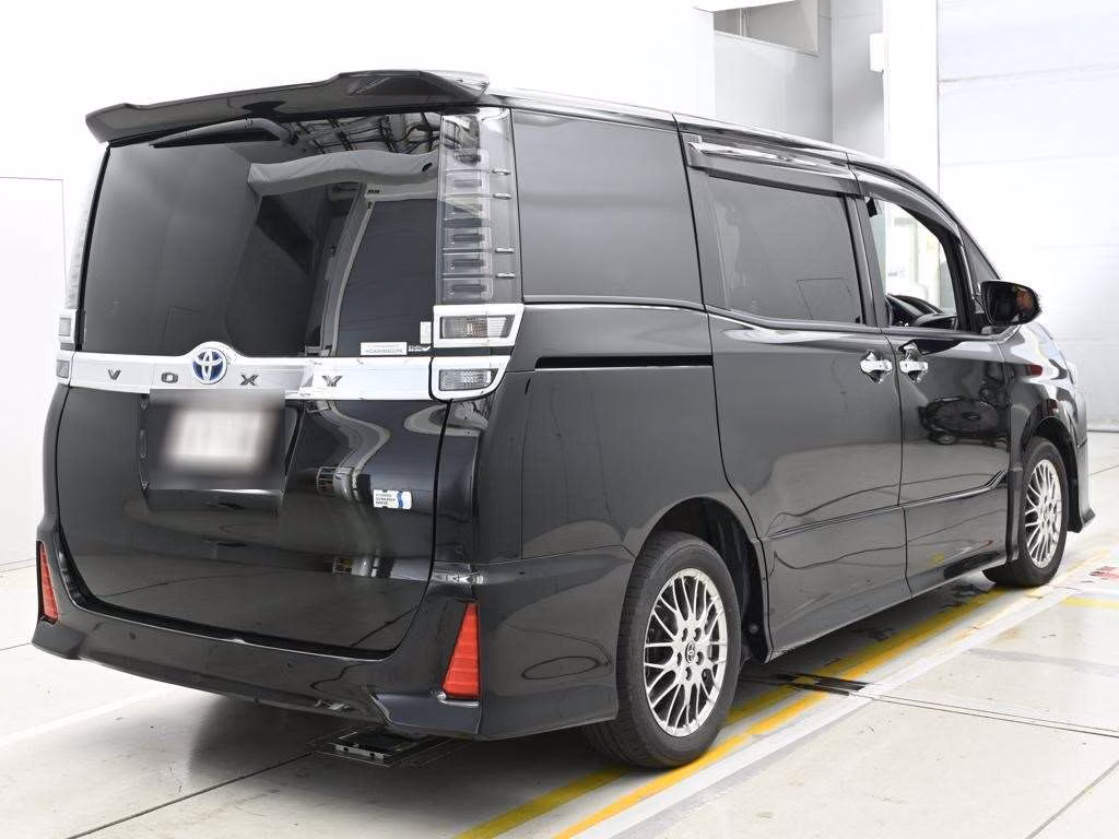 TOYOTA VOXY