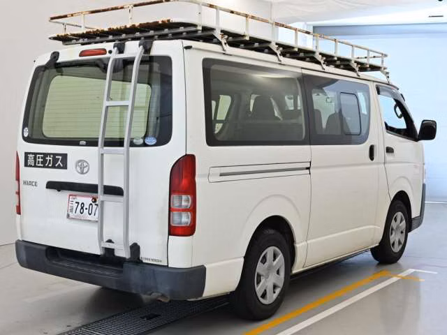 TOYOTA REGIUS ACE