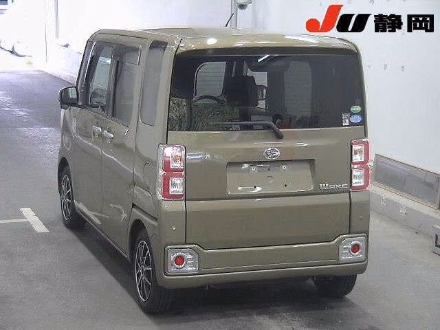 DAIHATSU WAKE