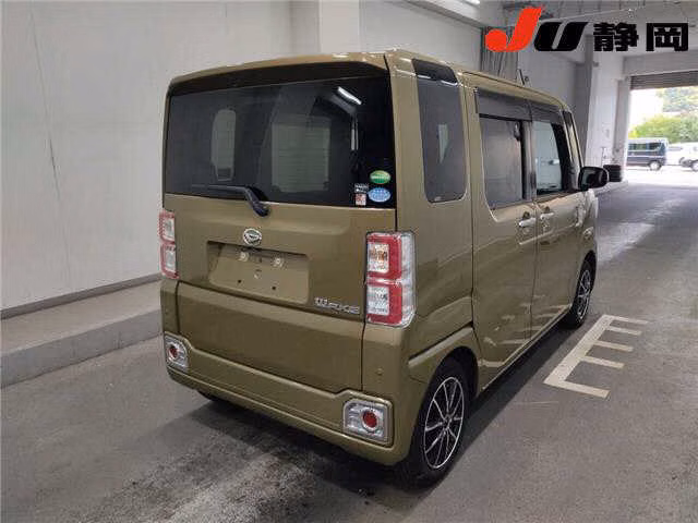 DAIHATSU WAKE
