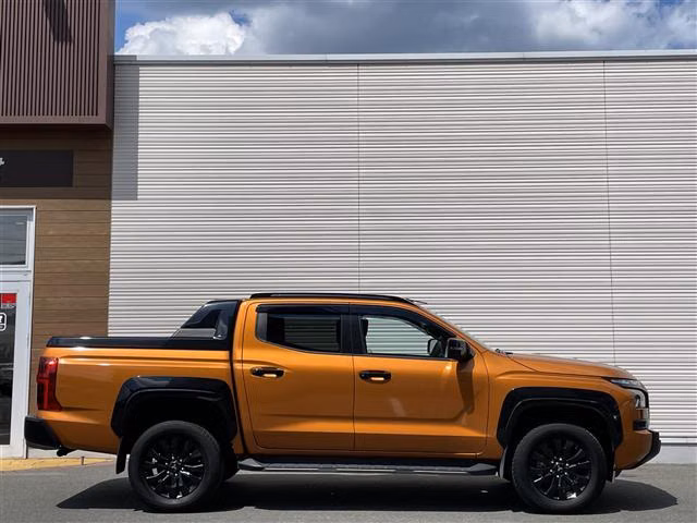 MITSUBISHI TRITON