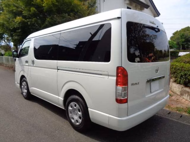 TOYOTA HIACE