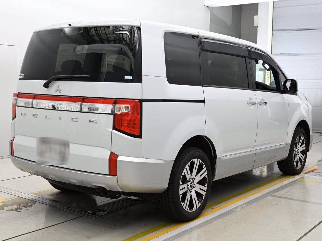 MITSUBISHI DELICA D:5