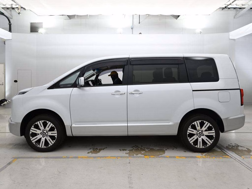 MITSUBISHI DELICA D:5