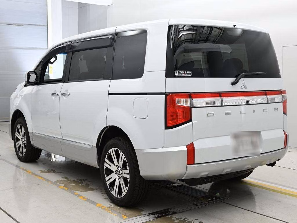 MITSUBISHI DELICA D:5