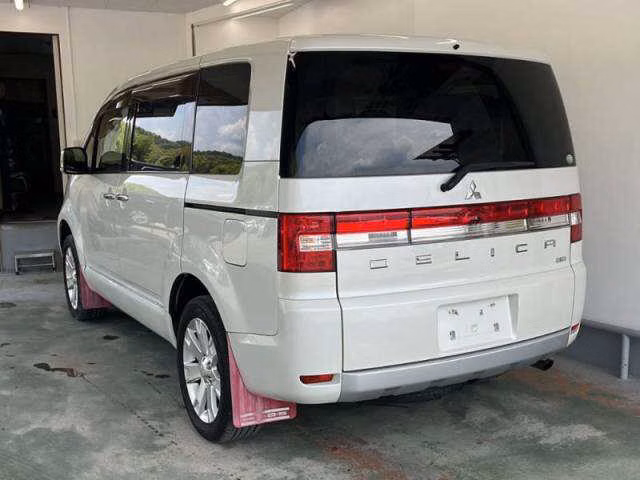 MITSUBISHI DELICA D:5