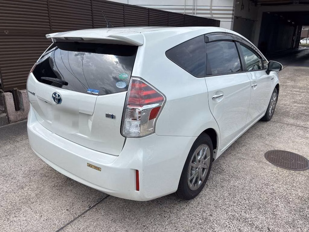 TOYOTA PRIUS ALPHA