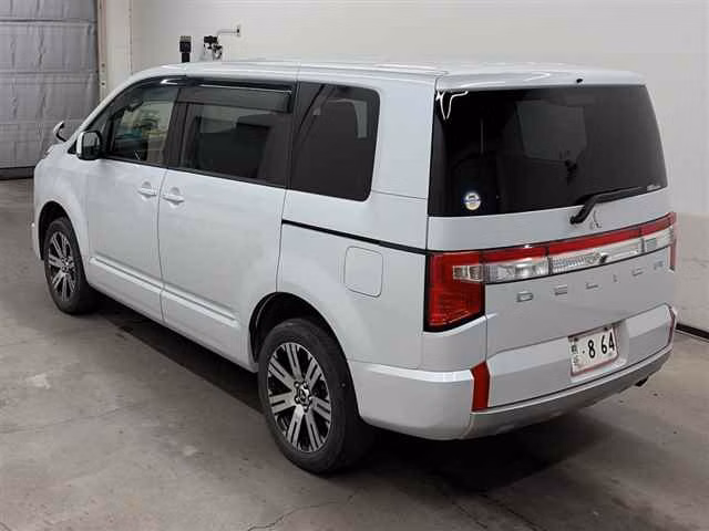 MITSUBISHI DELICA D:5