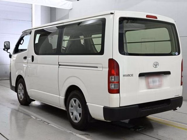 TOYOTA REGIUS ACE